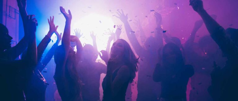 First Time Clubbing Tips & Truths for Party Girls (Top Do’s and Dont’s)