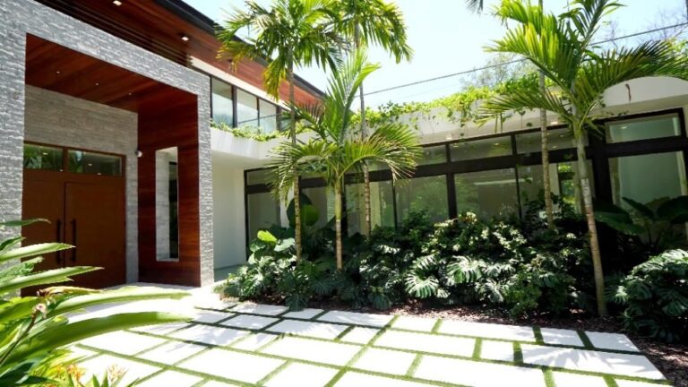 VIDEO: $12,500,000 Luxury Tropical Miami House Tour in Ponce Davis | Coral Gables, Florida