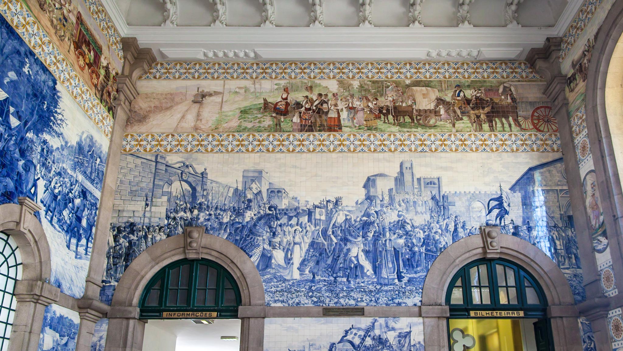Blue tiles in Porto Station
