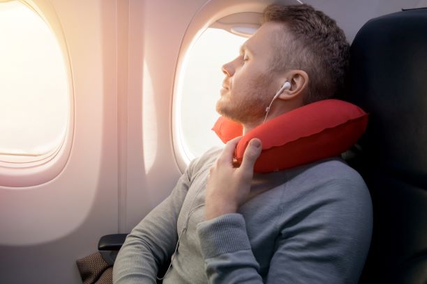 5 Benefits Of Carrying A Travel Neck Pillow On Long-Haul Flights