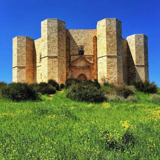 octagonal castel del monte with towers
