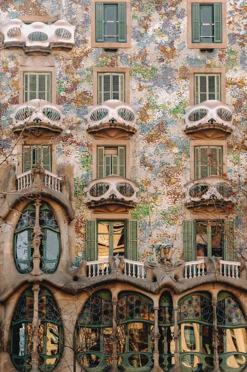 6 Must See Buildings By Gaudi In Barcelona (4)