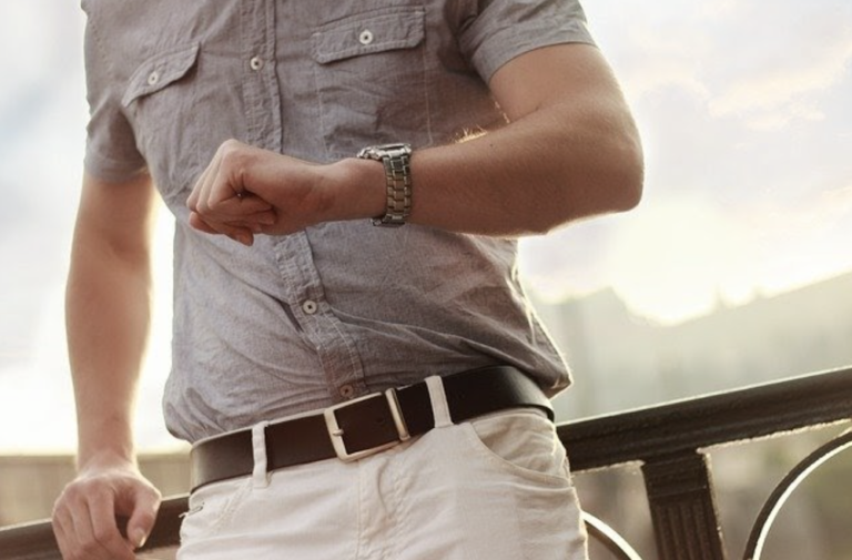 5 Types of Watches You Can Wear While Traveling