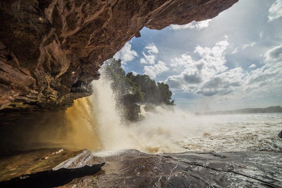 Laguna de canaima - lagoon in Canaima National Park - water against the rocks in Venezuela