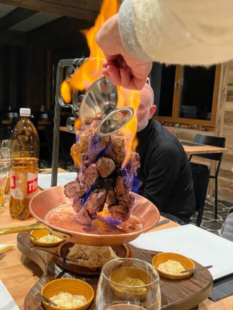 la potence squered beef on fire in a restaurant