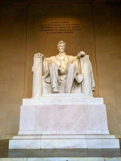 statue of abraham lincoln at the lincoln memorial