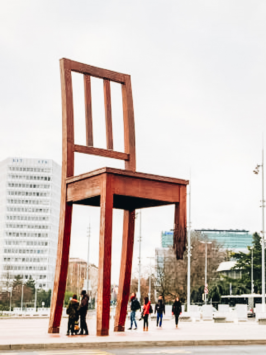 The Broken Chair of Geneva