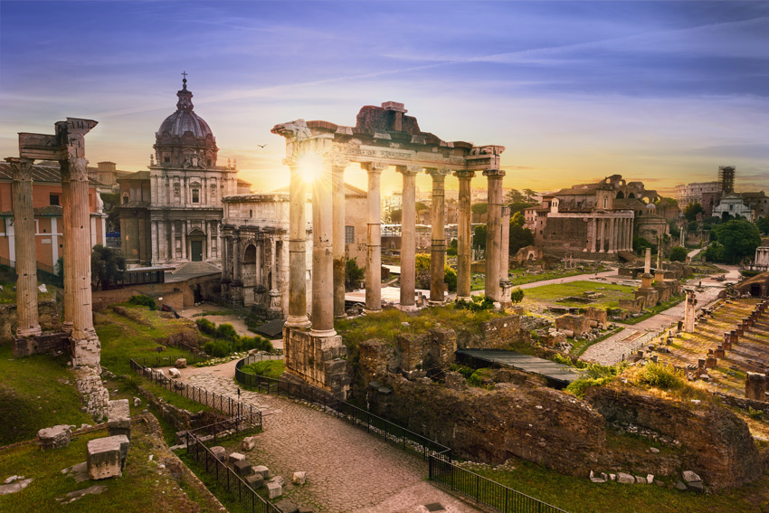 Italy-Road-trip-Roman-Forum.-Image-of-Roman-Forum-in-Rome,-Italy-during-sunrise.