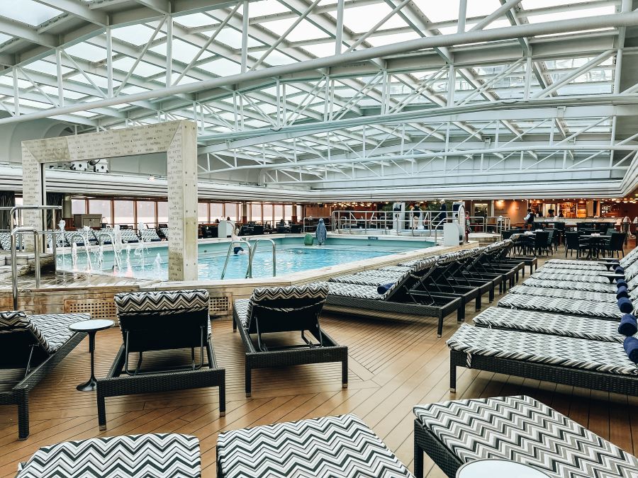 Nieuw Amsterdam Pool Onboard Activity