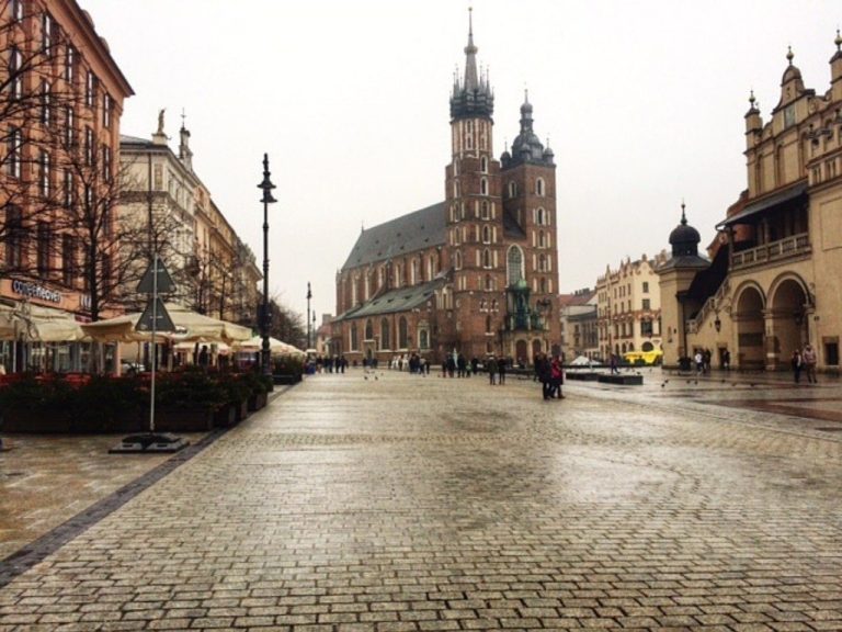 How to Visit Krakow on A Budget – Eat, Sleep & Sightsee Cheap