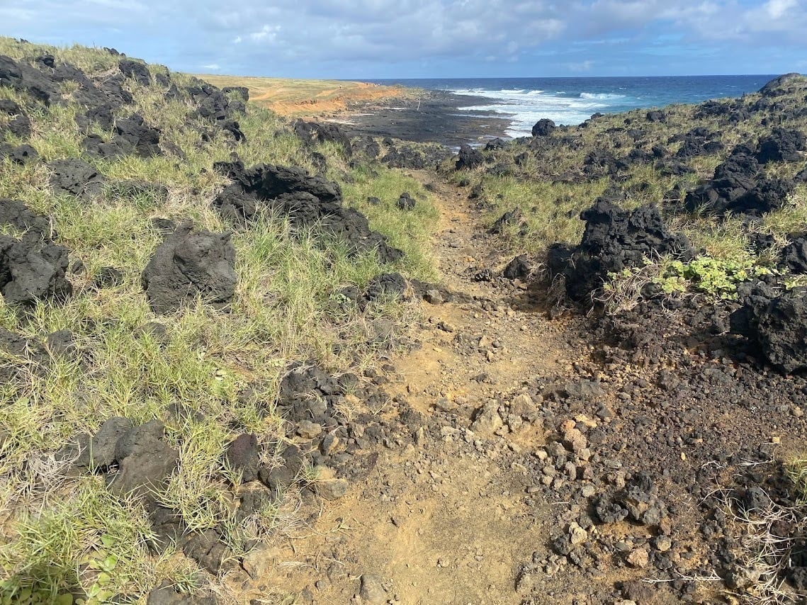 a rock section of the green sand beach trail