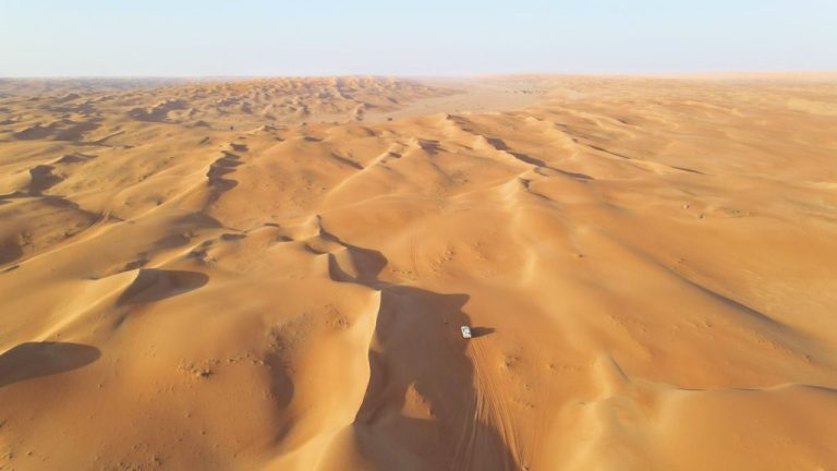 Wahiba Sands, Oman: Desert Camp Travel Guide