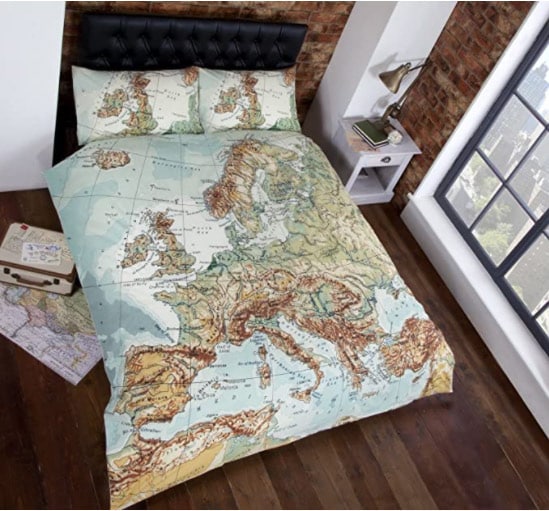best-christams-gifts-ideas-for-travelers-pillowcase-duvet-cover-set-map-of-the-world