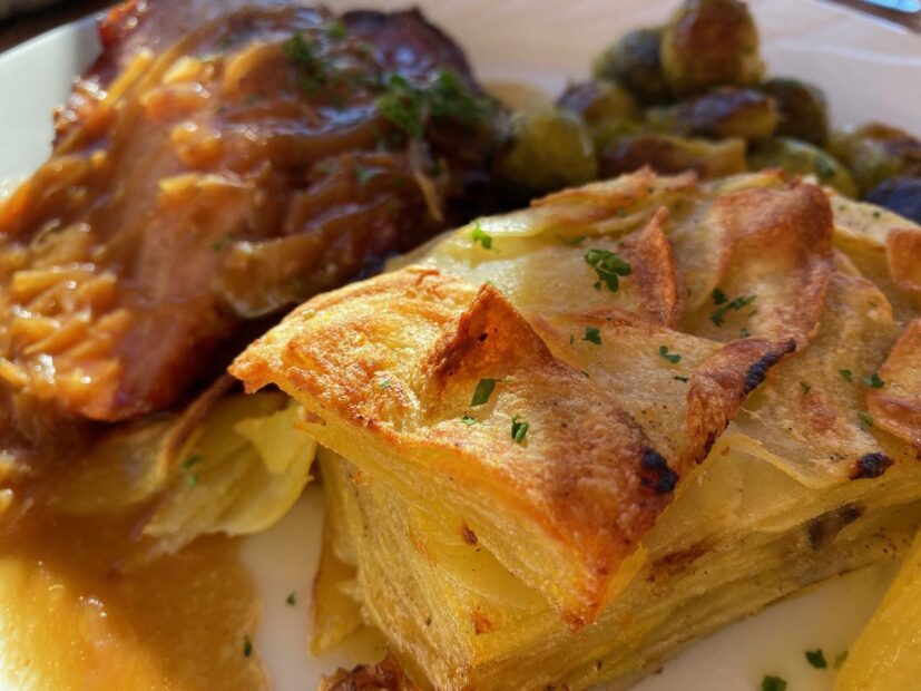 l’hôtel Les Chamois menu du jour with pork and potatoes