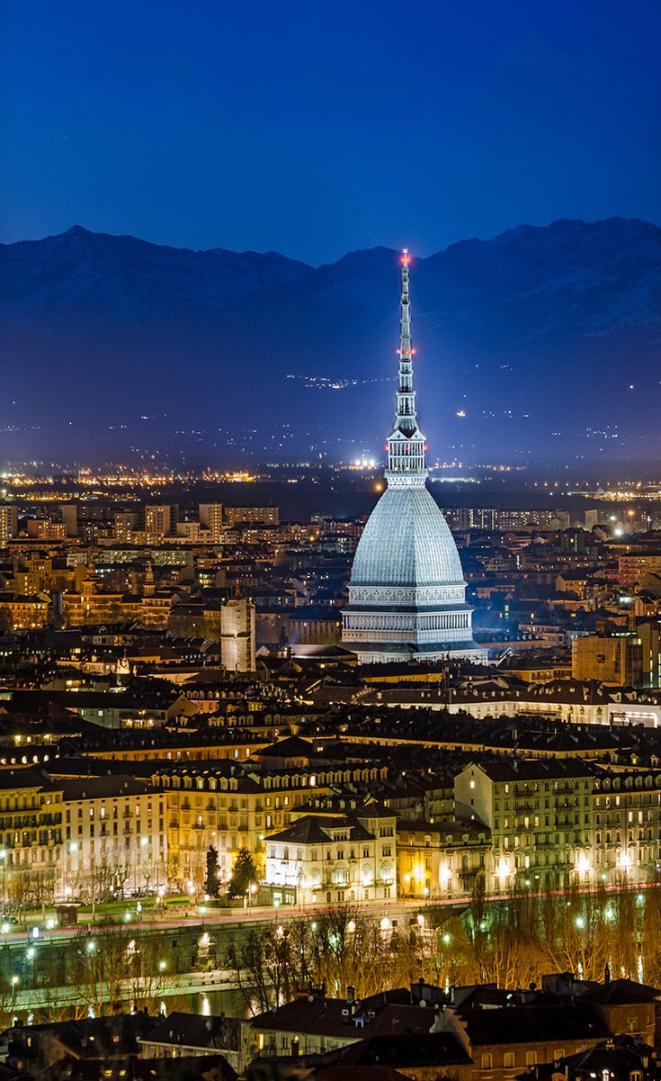 ITALY-ROAD-TRIP-Turin-(Torino)-night-panorama-with-the-Mole-Antonelliana-and-Alps