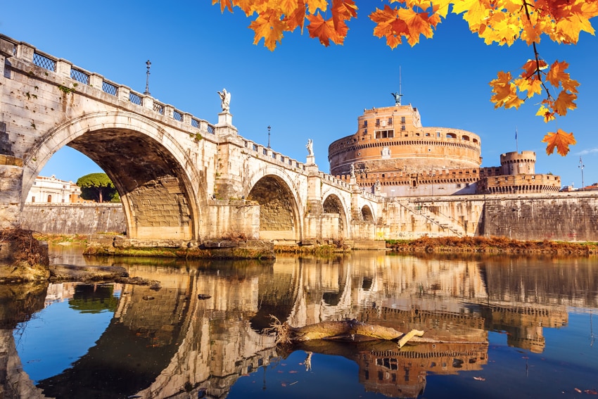 ITALY-ROAD-TRIP-Saint-Angel-Castle-castel--sant'-angelo-and-bridge-over-the-Tiber-river-in-Rome