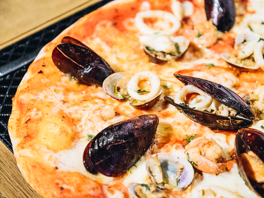 Mussels on a pizza